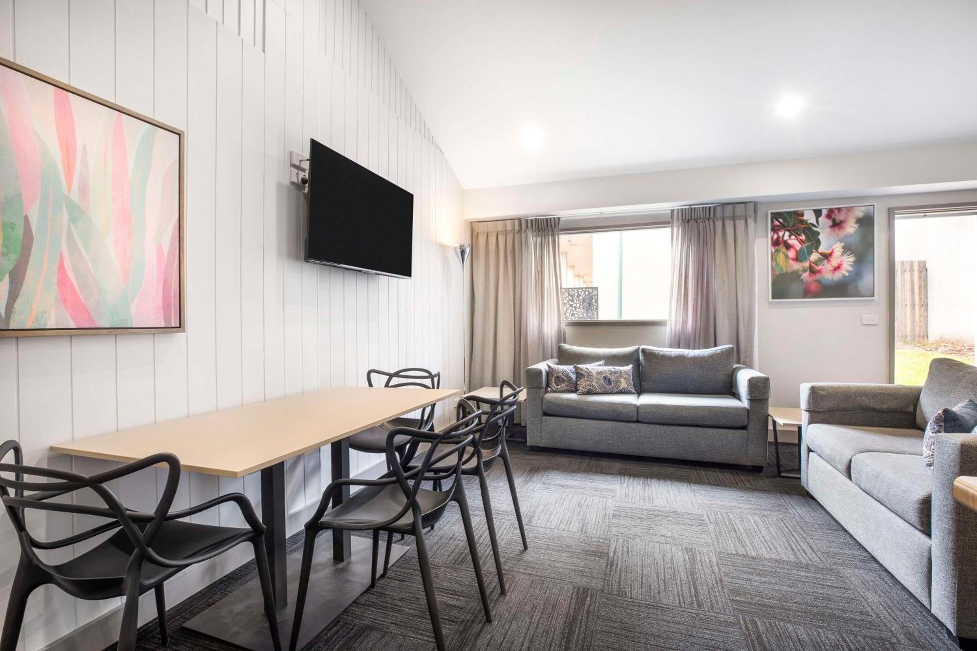 Nightcap At Ferntree Gully Hotel Motel Exterior photo
