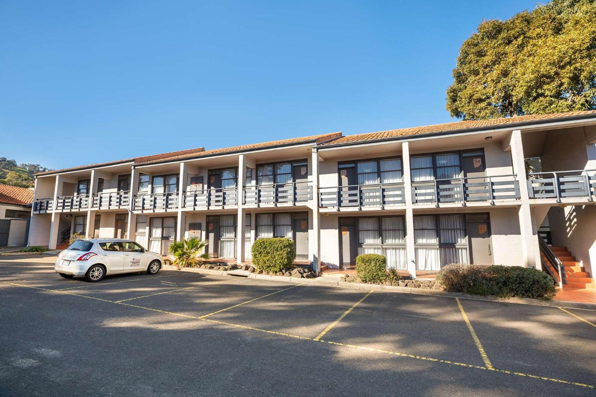 Nightcap At Ferntree Gully Hotel Motel Exterior photo